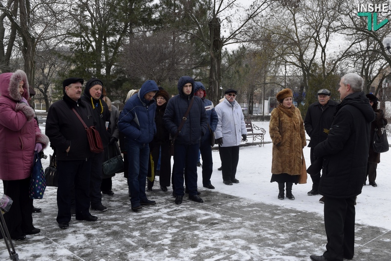 Пусть маленький, но свой: в Николаеве РУХовцы создали «Ланцюг Злуки» 3