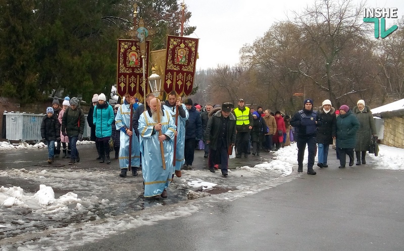 Крещенские купания в Николаеве: сотни горожан пришли на Нижнюю Набережную 31