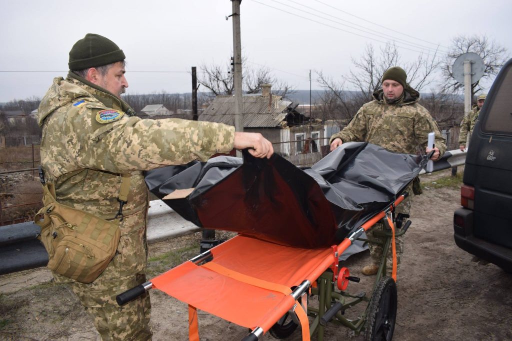 Украина перед Рождеством передала в "ЛНР" останки погибших боевиков 4