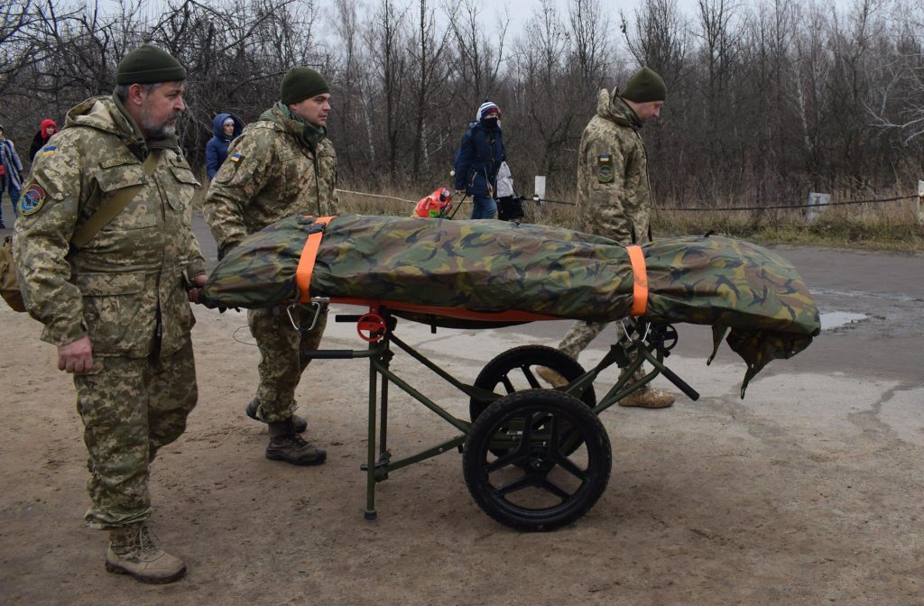 Украина перед Рождеством передала в "ЛНР" останки погибших боевиков 6