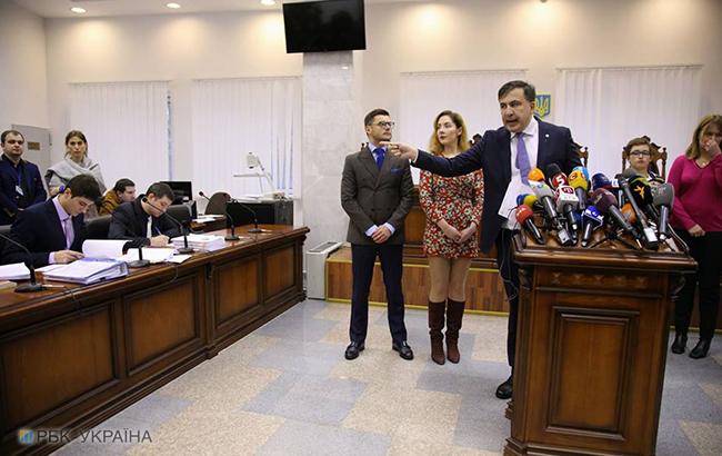 Суд посадил Саакашвили под домашний арест. Ночью 1