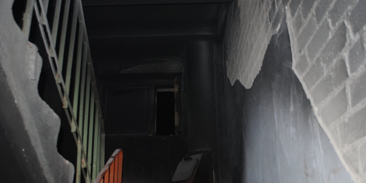 Ночью в Николаеве горела многоэтажка – “замкнуло” щиток