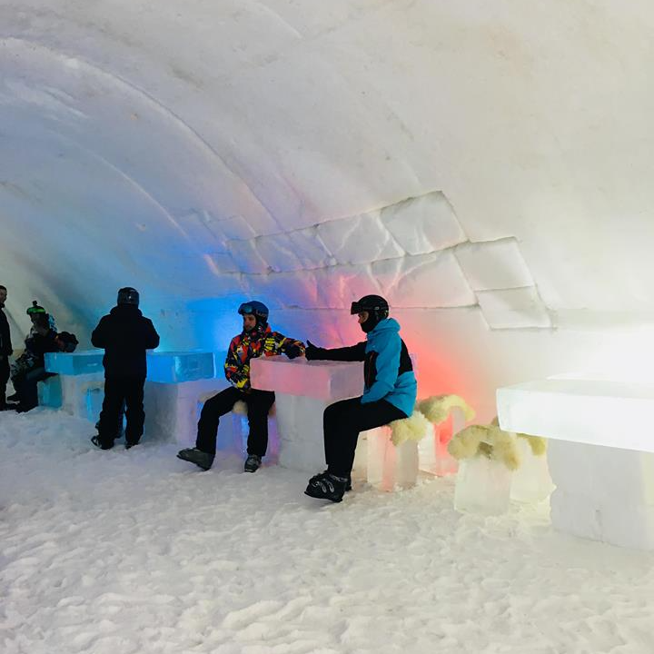 Снежная королева зимует в Карпатах - в Буковеле открыли ледяной отель 3