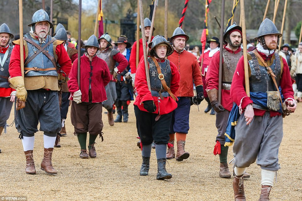 Времен мушкетеров и Бекингема: в Великобритании прошел парад в честь казненного короля Карла I 7
