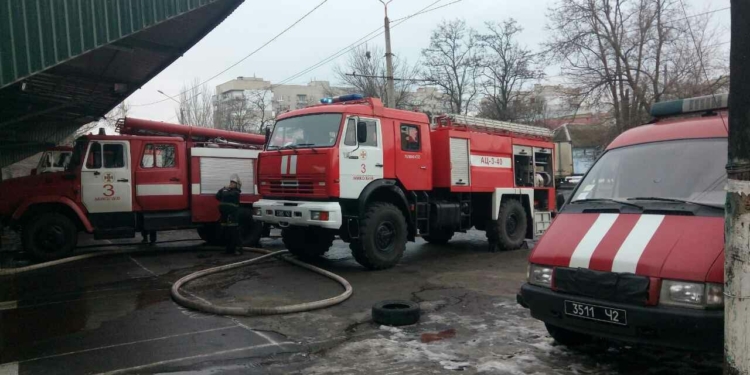 В Николаеве – довольно основательный пожар на третьем этаже жилого дома