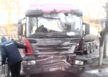 В Вознесенске у масловоза отказало рулевое управление. К счастью, пострадало только леерное ограждение