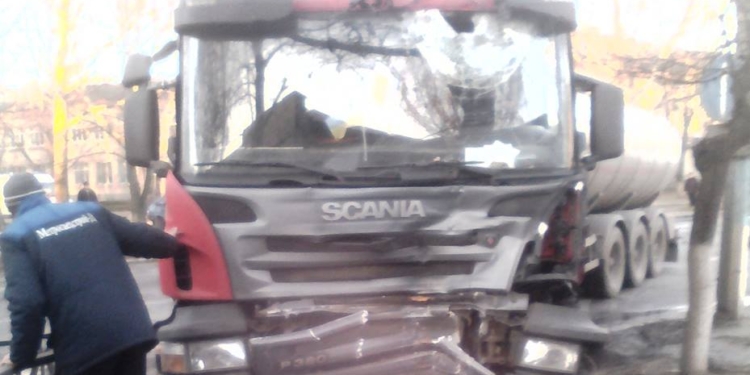 В Вознесенске у масловоза отказало рулевое управление. К счастью, пострадало только леерное ограждение