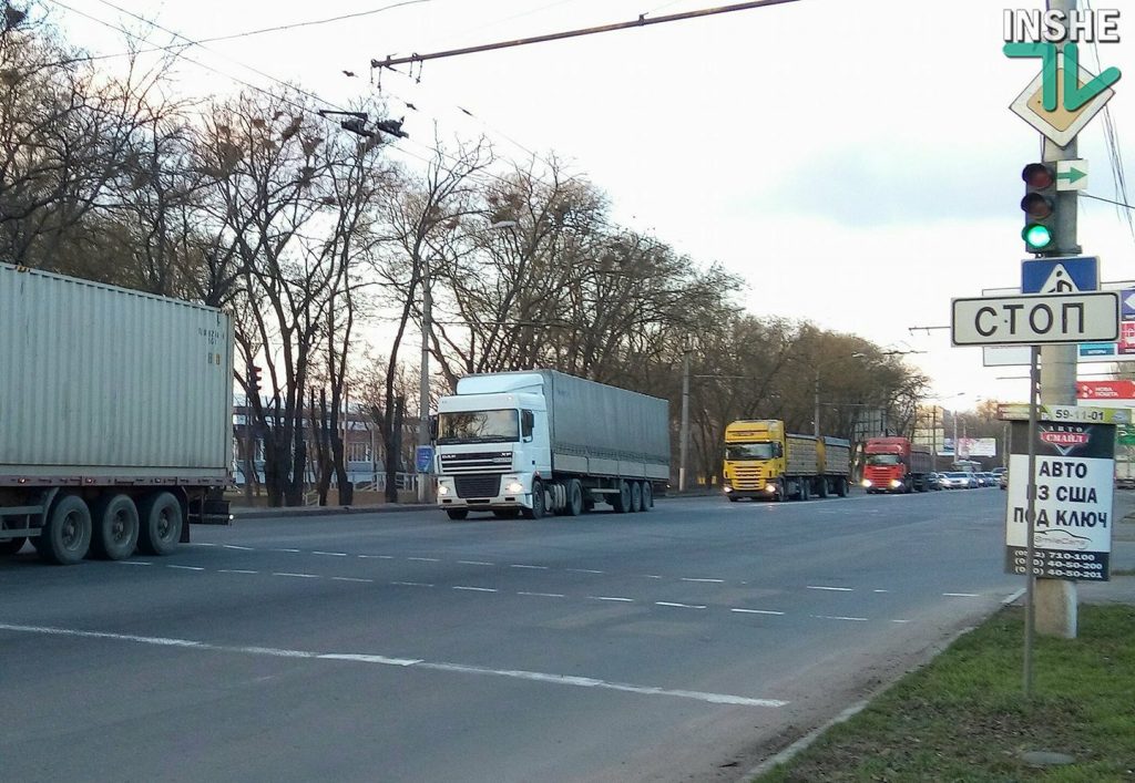 В Николаеве грузовик-цистерна с пропаном протаранил Опель 8