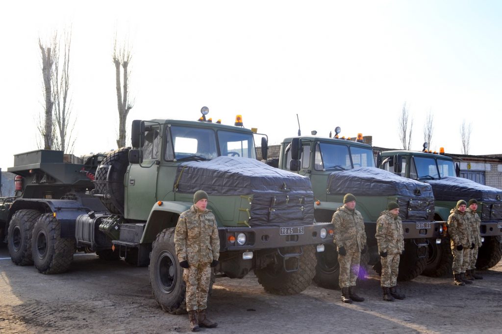 Бойцам Николаевского ремонтно-восстановительного полка вручили новую технику 6