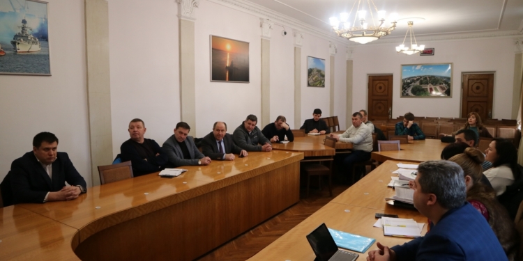 Любишь кататься – люби и саночки возить. В Николаеве предложили стивидорам поучаствовать в ремонте дорог на Новозаводской и Турбинной