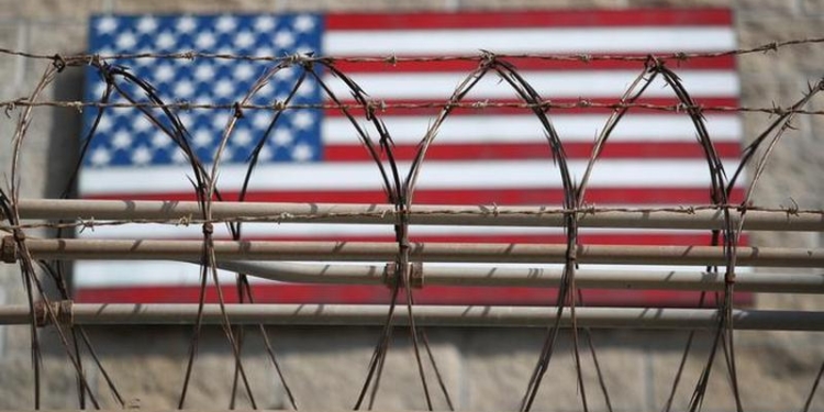 Трамп решил не закрывать скандальную тюрьму в Гуантанамо