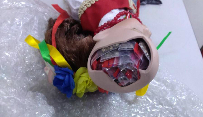 Хотели сыграть на патриотизме. Контрабандисты пытались переправить коноплю в сувенирной кукле