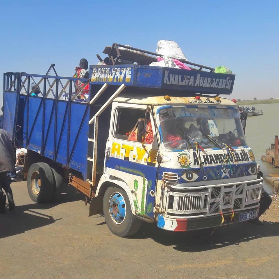 Финал путешествия николаевцев на старом «Москвиче» по Африке – машину пришлось продать на границе с Сенегалом 7