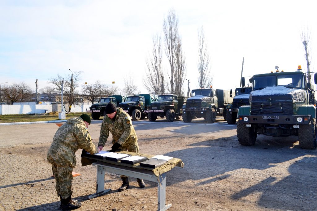 Бойцам Николаевского ремонтно-восстановительного полка вручили новую технику 8