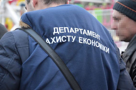 Хотел согласовать выделение земли под платную автостоянку: правоохранители рассказали, за что в Николаевскую мэрию несли $1,5 тыс. 9