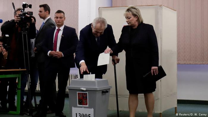 На выборах в Чехии лидирует действующий президент 1