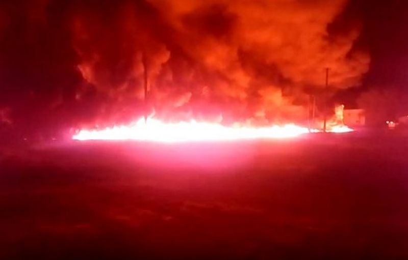 В России горел нефтепровод – огонь перекинулся и на жилые дома 1