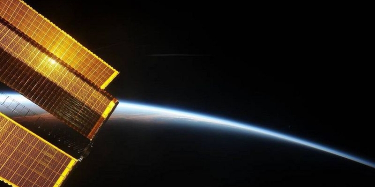 Ученые показали, как выглядит рассвет над Землей из космоса