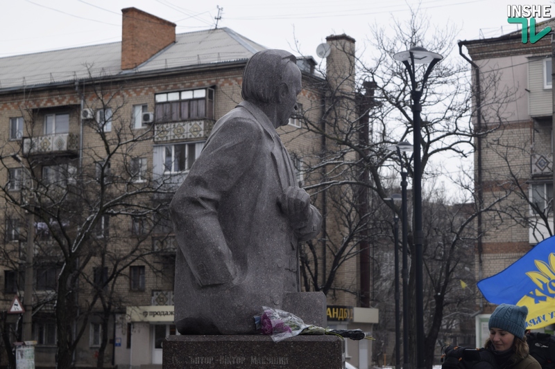 Пусть маленький, но свой: в Николаеве РУХовцы создали «Ланцюг Злуки» 12