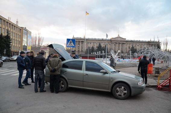 Хотел согласовать выделение земли под платную автостоянку: правоохранители рассказали, за что в Николаевскую мэрию несли $1,5 тыс. 5