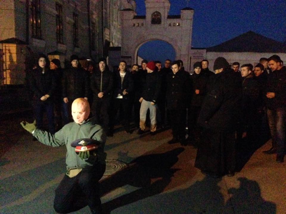 «Ні московській агентурі»: праворадикалы из организации «С14» на некоторое время заблокировали въезд в Киево-Печерскую Лавру 1