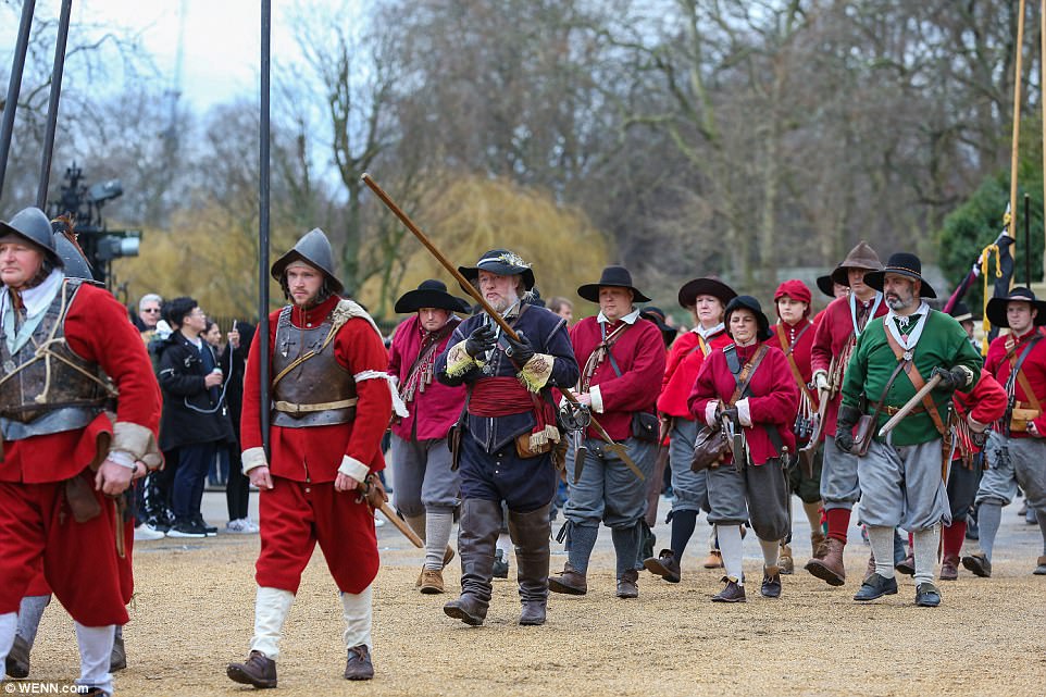 Времен мушкетеров и Бекингема: в Великобритании прошел парад в честь казненного короля Карла I 15