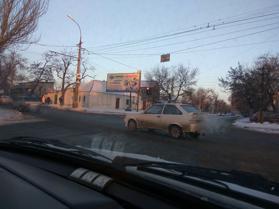 В Николаеве расчистке дорог в старом центре помешал только один оставленный у обочины автомобиль 2