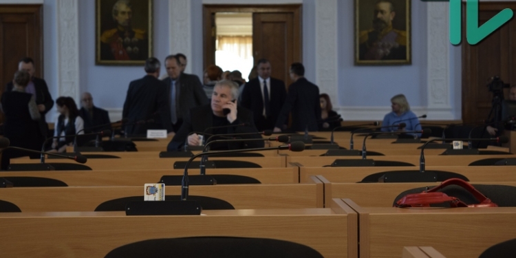 Депутаты Николаевского горсовета не смогли собраться на внеочередную сессию, чтобы попытаться преодолеть вето Казаковой на решение по отстойнику для АМПУ