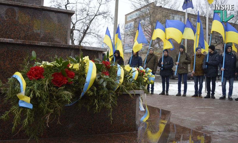 «Это наши украинские спартанцы»: в Николаеве почтили память погибших в бою под Крутами 35