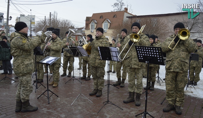 «Это наши украинские спартанцы»: в Николаеве почтили память погибших в бою под Крутами 9