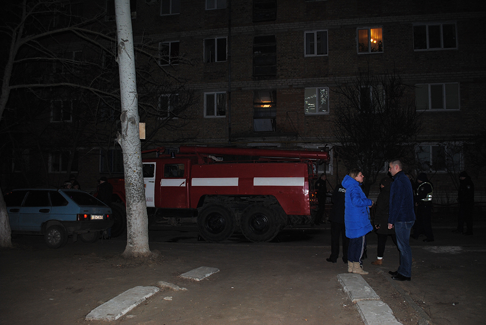 В Николаеве горел многоквартирный жилой дом, эвакуировали 47 человек. Первыми на пожар прибыли патрульные, двое пострадали 22