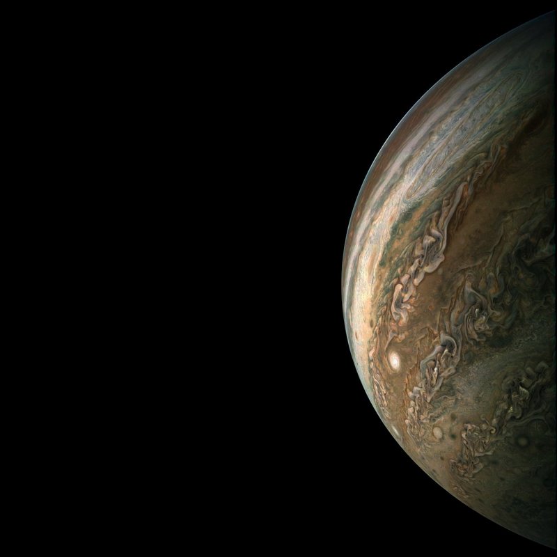 В NASA продемонстрировали новые снимки Юпитера, сделанные аппаратом Juno 15