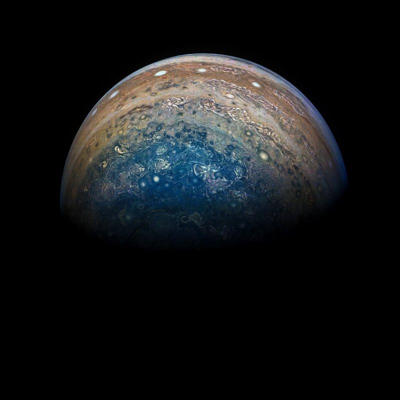 В NASA продемонстрировали новые снимки Юпитера, сделанные аппаратом Juno 17