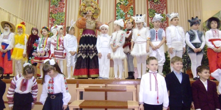 Когда учеба в удовольствие. В Николаеве детям очень нравится школьный театр