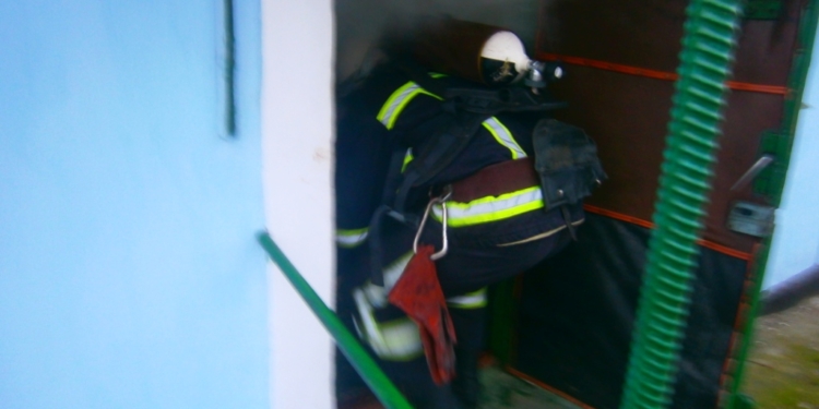 В Вознесенске спасатели вынесли мужчину из горящего дома – он был уже без сознания