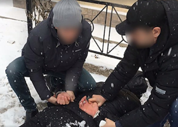 На Николаевщине участковый полицейский подхалтуривал торговлей марихуаной