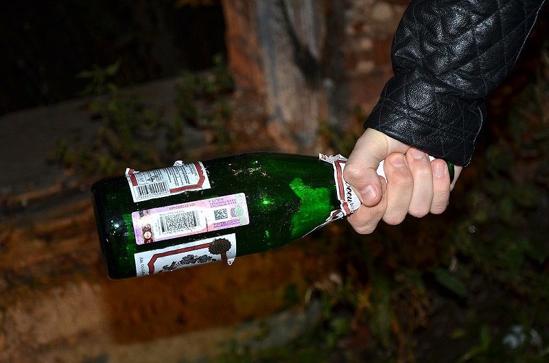Новогодняя драка в Южноукраинске: 20-летнему парню проломили голову бутылкой 1
