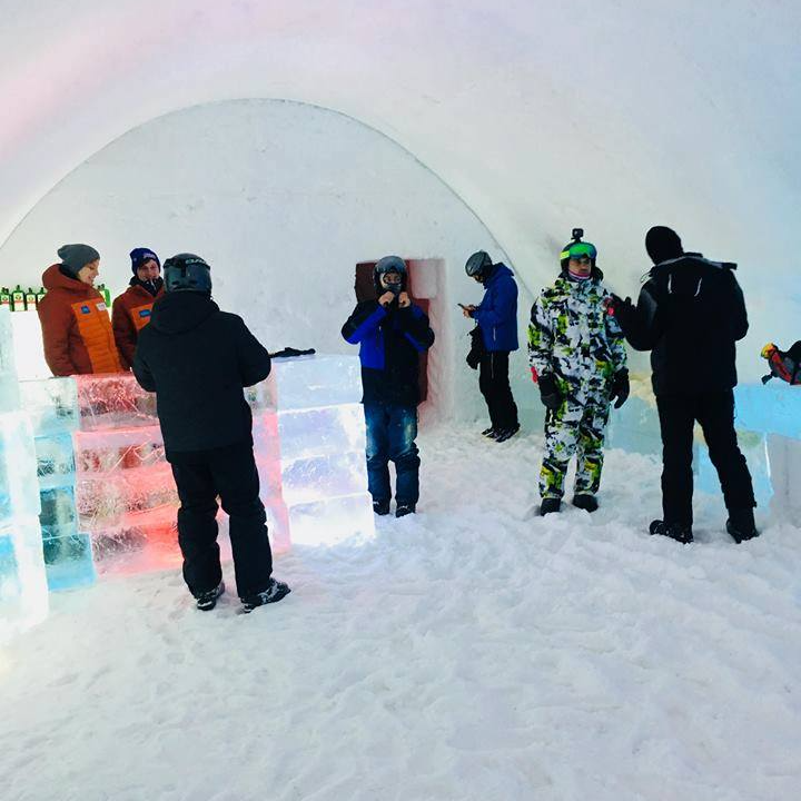 Снежная королева зимует в Карпатах - в Буковеле открыли ледяной отель 7