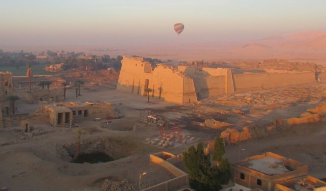В Египте упал воздушный шар с туристами. Один погиб, 7 травмированы