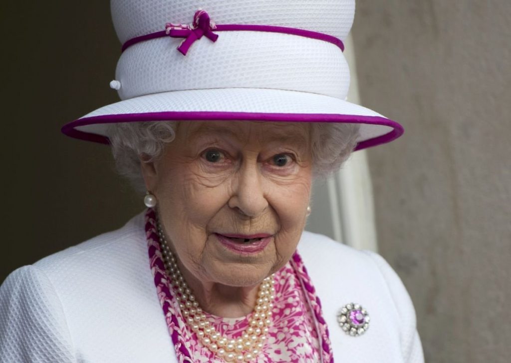 Туристы из США не узнали Елизавету II: королева не растерялась и включила свой фирменный троллинг 3