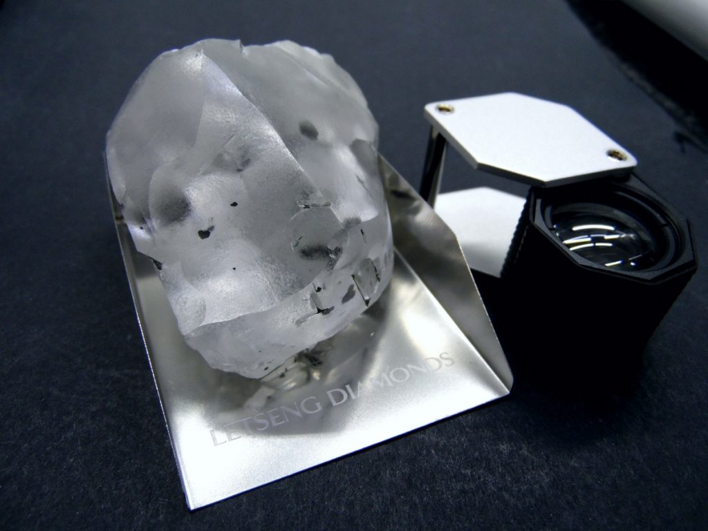 На юге Африки найден алмаз-великан исключительно чистоты - 910 каратов 1