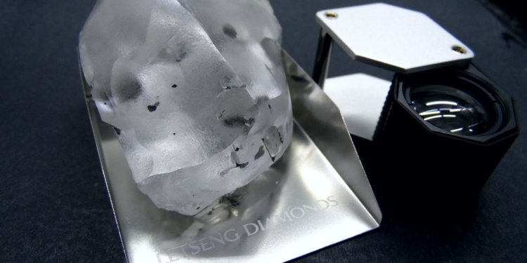 На юге Африки найден алмаз-великан исключительно чистоты – 910 каратов