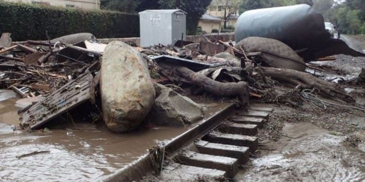 Не пожар, так потоп: в Калифорнии на смену пожарам пришли наводнения и оползни, уже 13 жертв