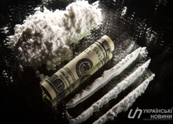 Дармовщина до добра не доводит: в Австралии туристы приняли за кокаин белый порошок из чужого пакета: трое еще в реанимации