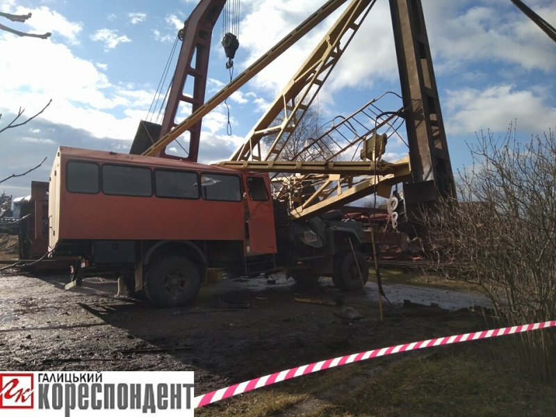 В Ивано-Франковской области стройкран упал на грузовик, есть жертвы 4