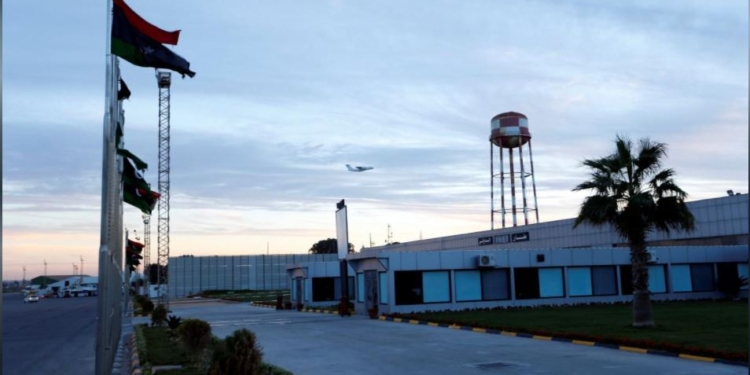 В Ливии вооруженные люди напали на аэропорт, чтобы проникнуть в тюрьму. 20 убитых