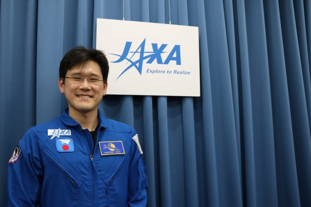 Японский астронавт утверждает, что вытянулся на 9 см за 3 недели в космосе 1