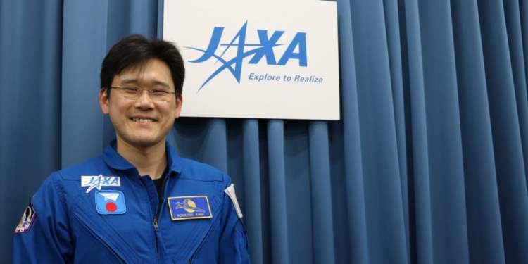 Японский астронавт утверждает, что вытянулся на 9 см за 3 недели в космосе