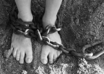 Супруги удерживали 13 своих детей в цепях, половина жертв была старше 18-ти лет