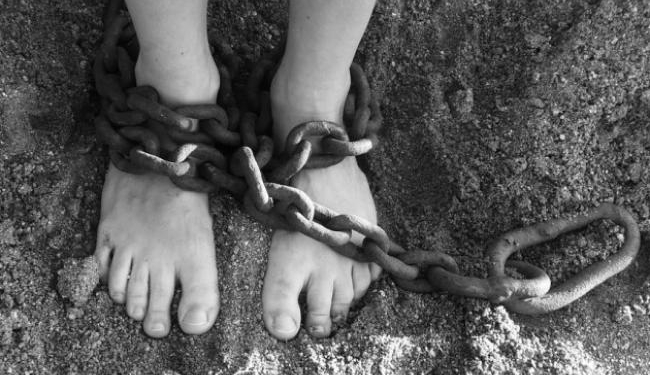 Супруги удерживали 13 своих детей в цепях, половина жертв была старше 18-ти лет